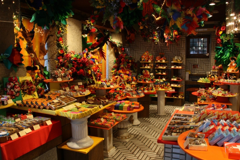 vente-CLAVIERS-min_candy_store_chocolate_shop_chocolate_switzerland-393515